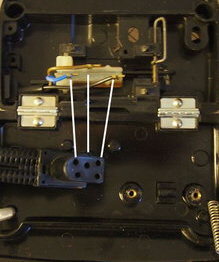 Schiebepoti 900 MegaOhm<br />Belegung sie Striche.<br /><br />Die beiden Unteren Pine sind mit dem Netzstecker belegt. Das brauchte ich ja wohl nicht markieren!?