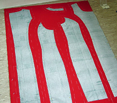 Kleiderschnitt, aufgesteckt; dress pattern, pinned